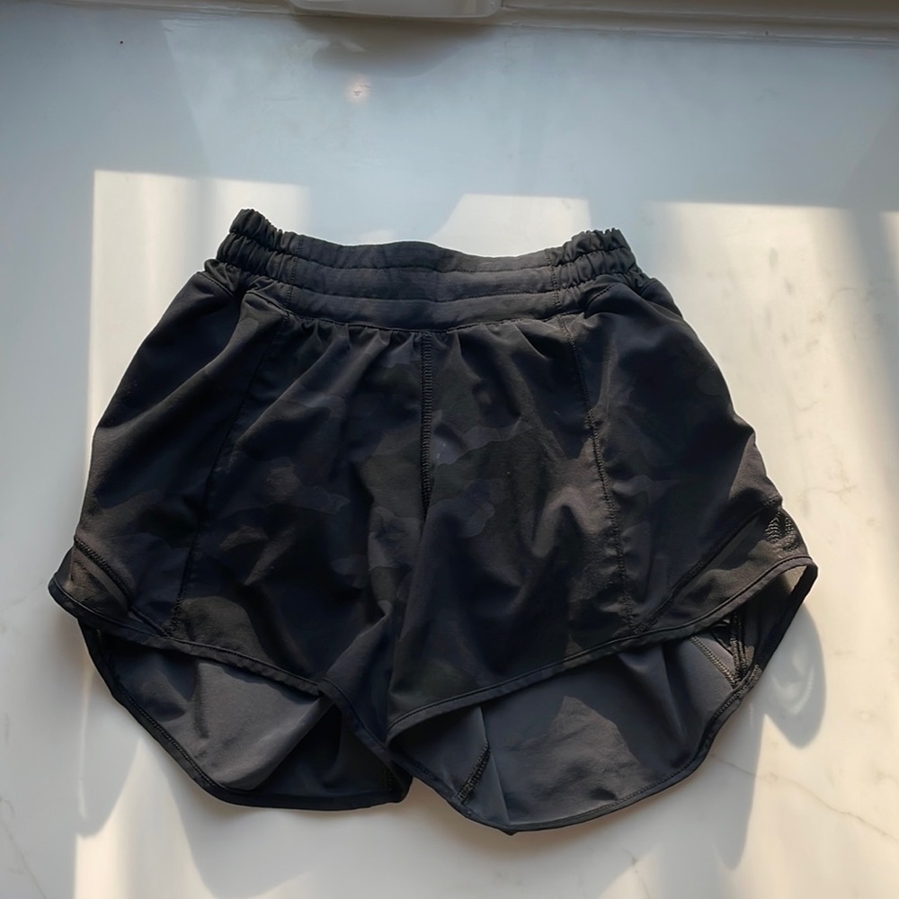 Black camo lululemon shorts 4” low rise no damage!